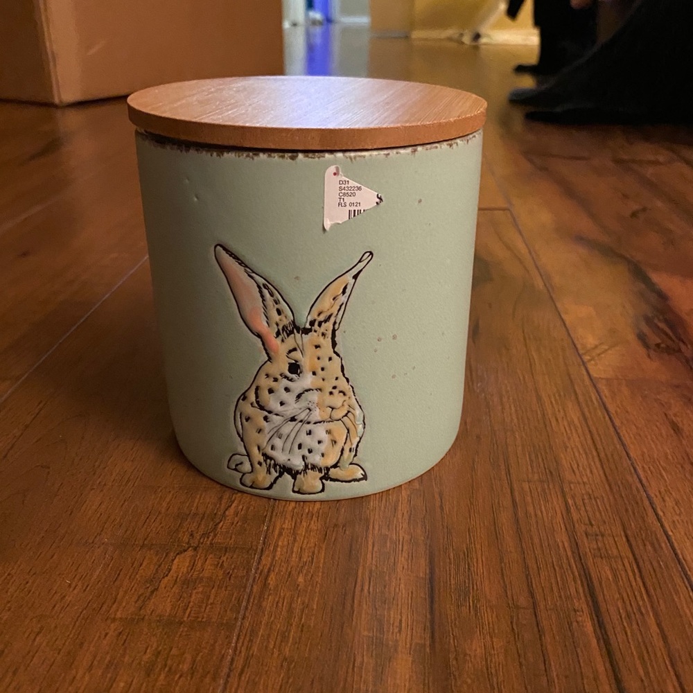 In homestylez Easter bunny canister wood lid